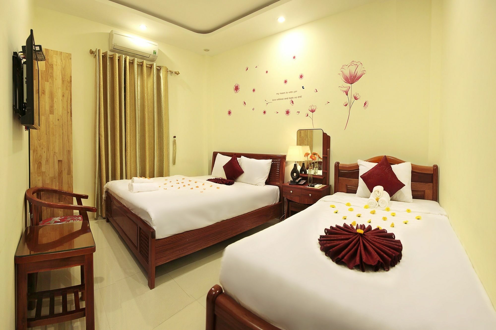 Victori Hotel Danang Exterior photo